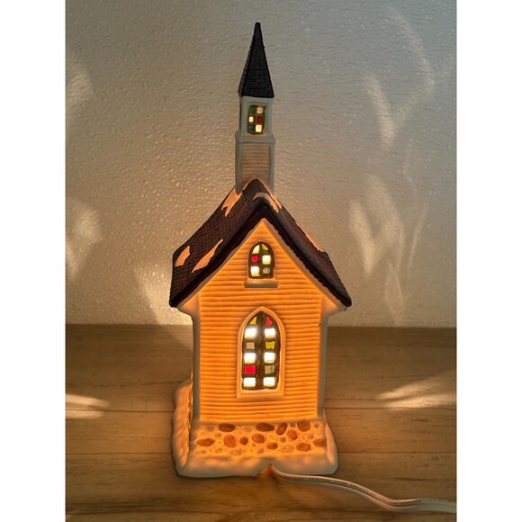 Vtg 1993 Christmas Valley Collection Lighted Porcelain Grace Chapel Church - Picture 3 of 15